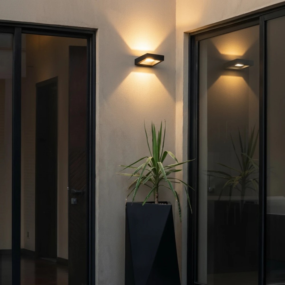 kelvo® AURA KLV-101-0116 Φωτιστικό Τοίχου - Απλίκα LED 7W 875lm 45° AC 220-240V Αδιάβροχο IP65 Θερμό Λευκό 2700K - Bridgelux COB Chip & TÜV SÜD Driver - Μαύρο Ματ - Μ13 x Π15 x Υ4.5cm - 5 Χρόνια Εγγύηση